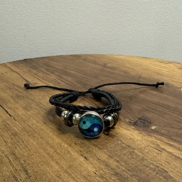 Yin & Yang bracelet - Picture 1 of 3